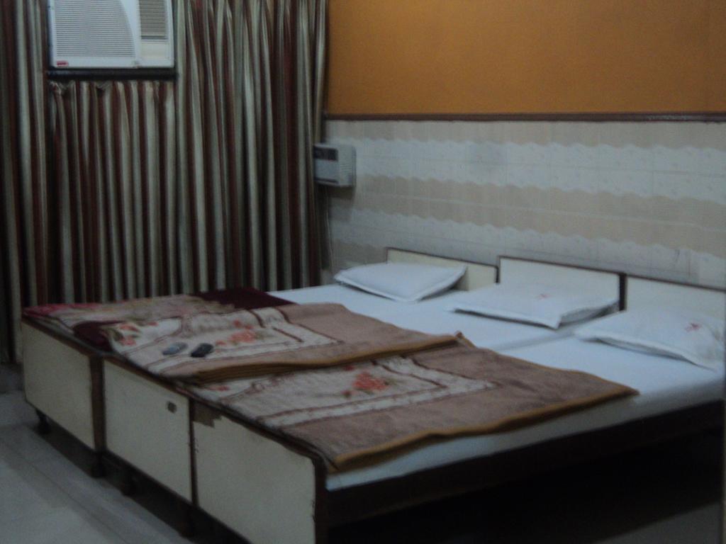 Hotel Jyoti Varanasi Exterior photo